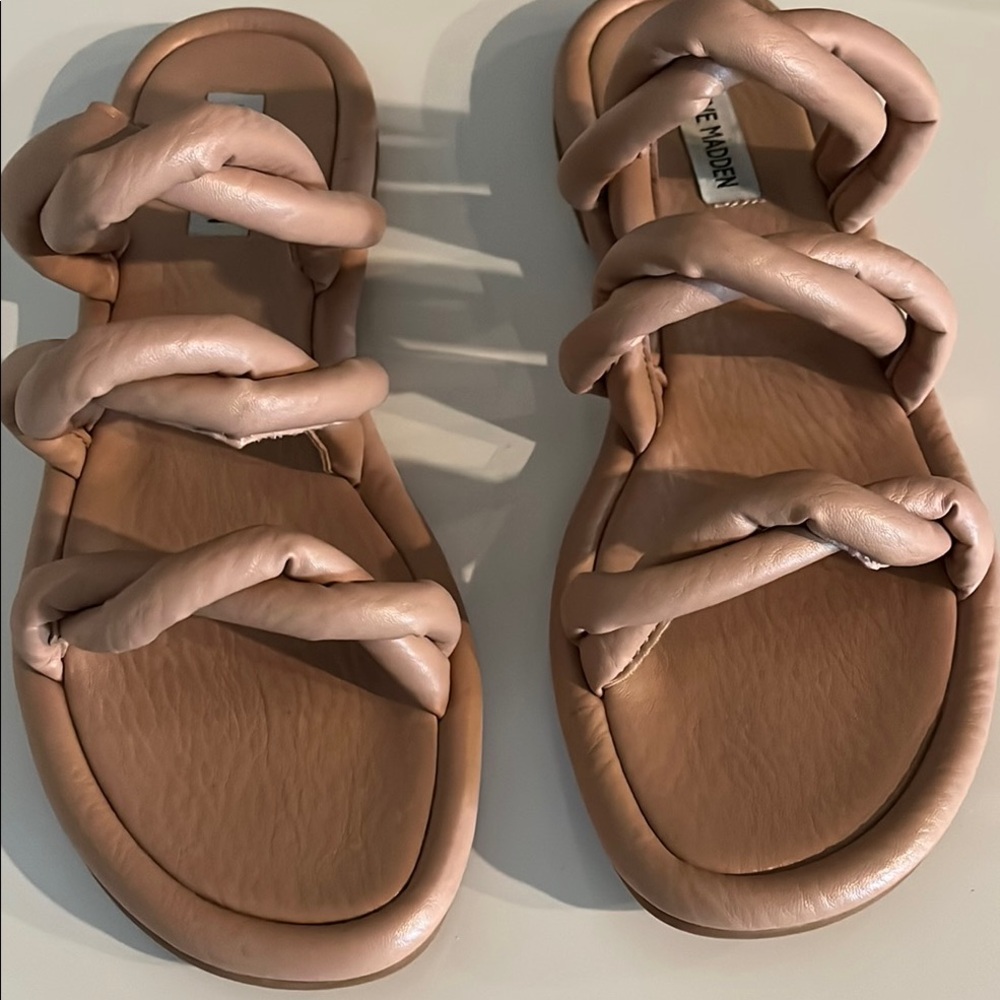 Steve Madden Tan Sandals‎ Strappy Cushioned Sole 9.5